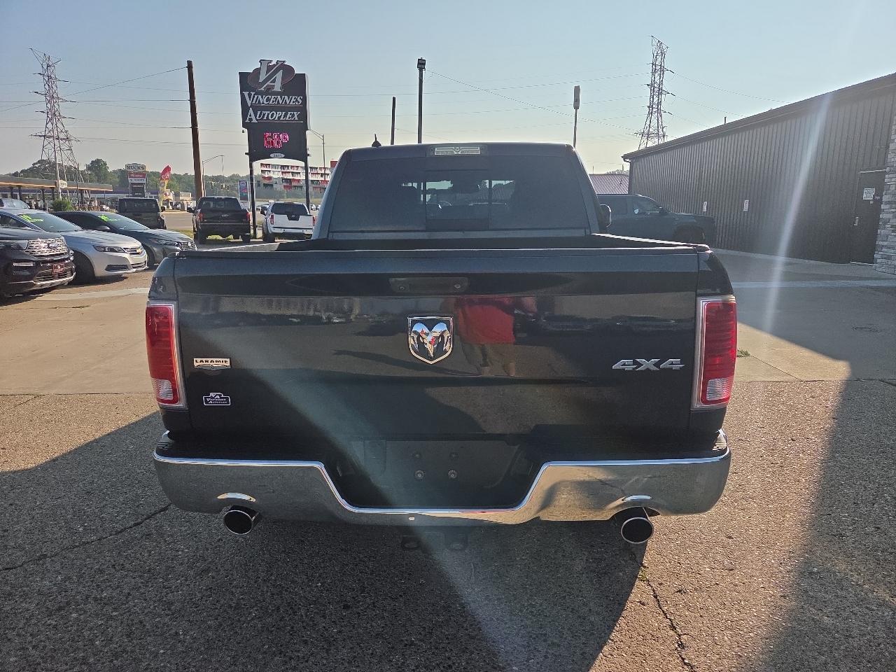 RAM 1500 Laramie Crew Cab SWB 4WD 2015