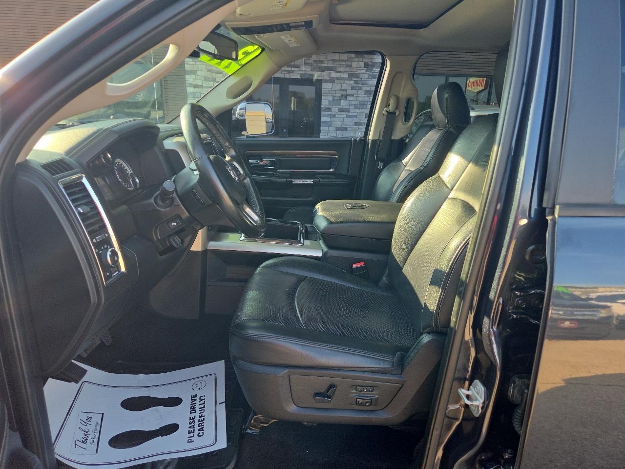 RAM 1500 Laramie Crew Cab SWB 4WD 2015