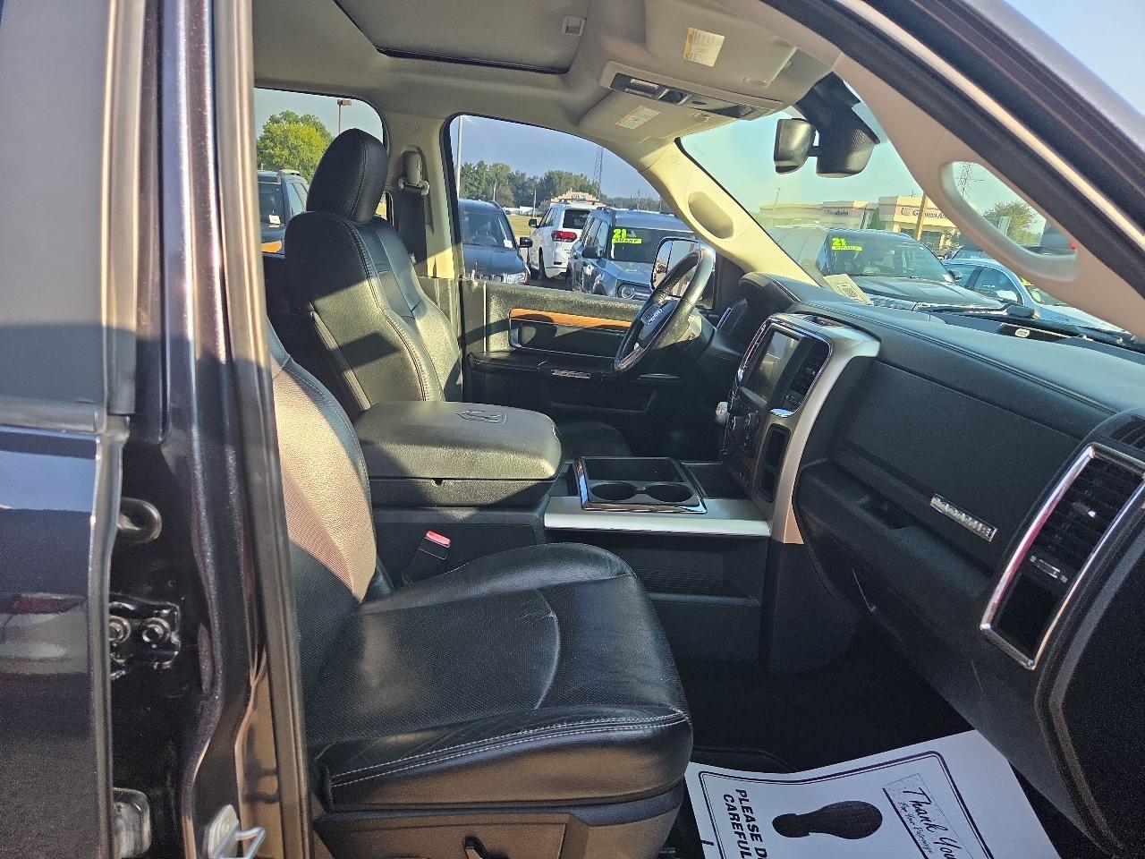 RAM 1500 Laramie Crew Cab SWB 4WD 2015