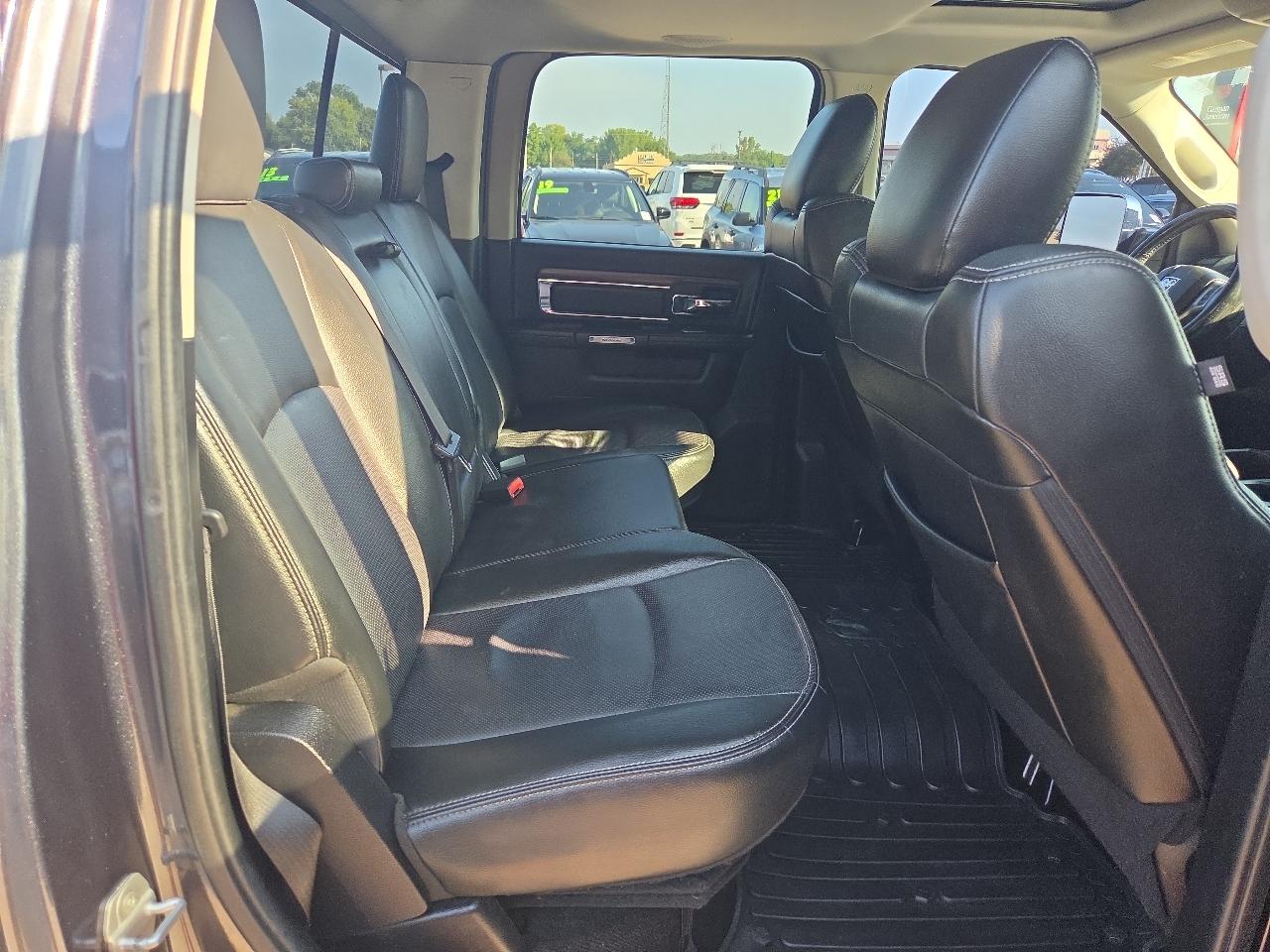 RAM 1500 Laramie Crew Cab SWB 4WD 2015