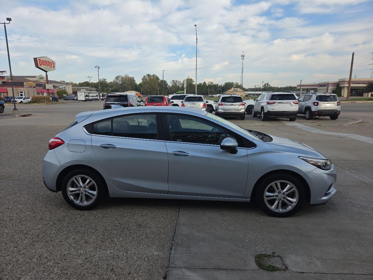 Chevrolet Cruze LT Auto Hatchback 2017