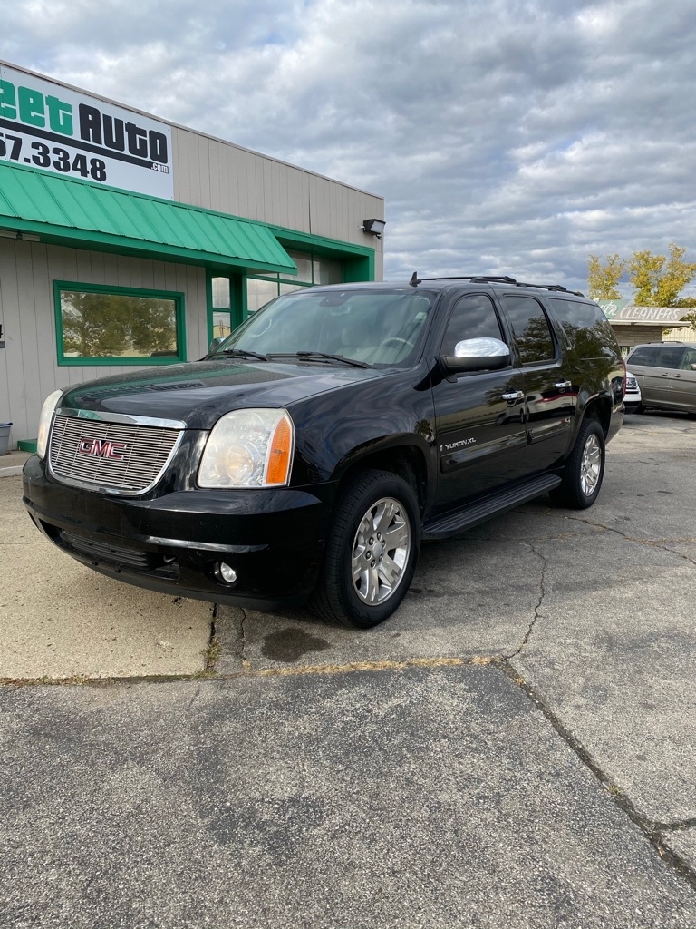 Used 2007 GMC Yukon XL SLE 1/2 Ton 4WD for Sale in Columbus IN 47201
