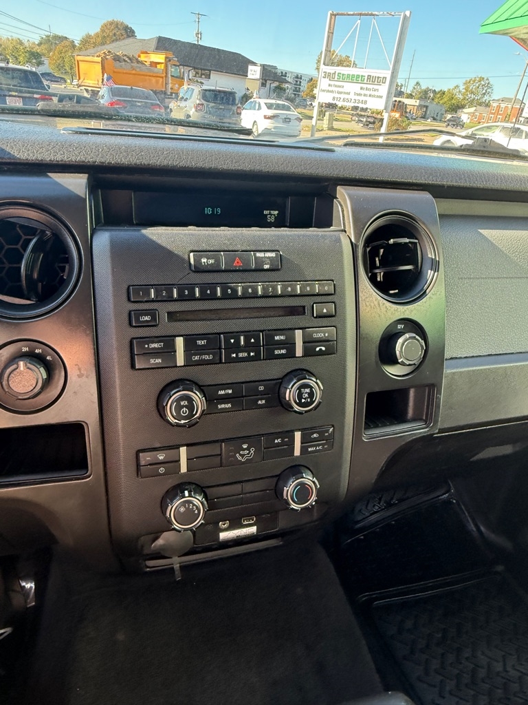 Ford F-150 XL SuperCrew 5.5-ft. Bed 4WD 2014 Ford F-150 XL SuperCrew 5.5-ft. Bed 4WD 2014