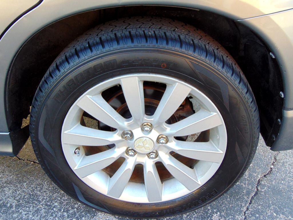 Mitsubishi Outlander Sport  2011