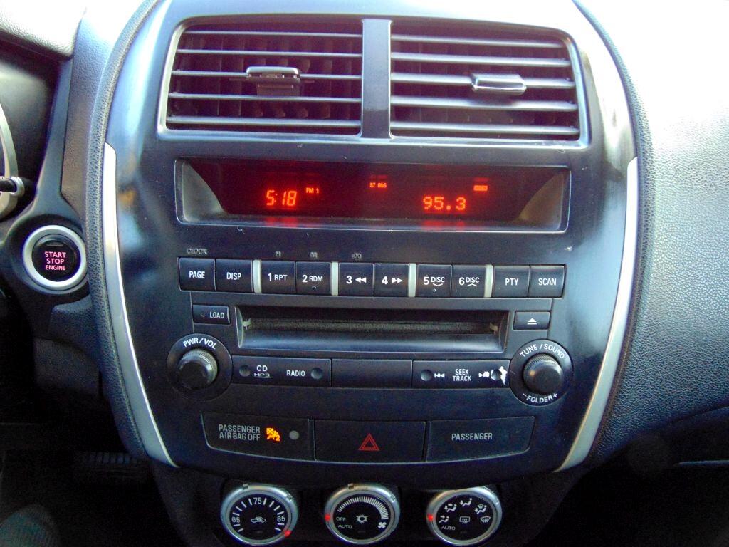 Mitsubishi Outlander Sport  2011