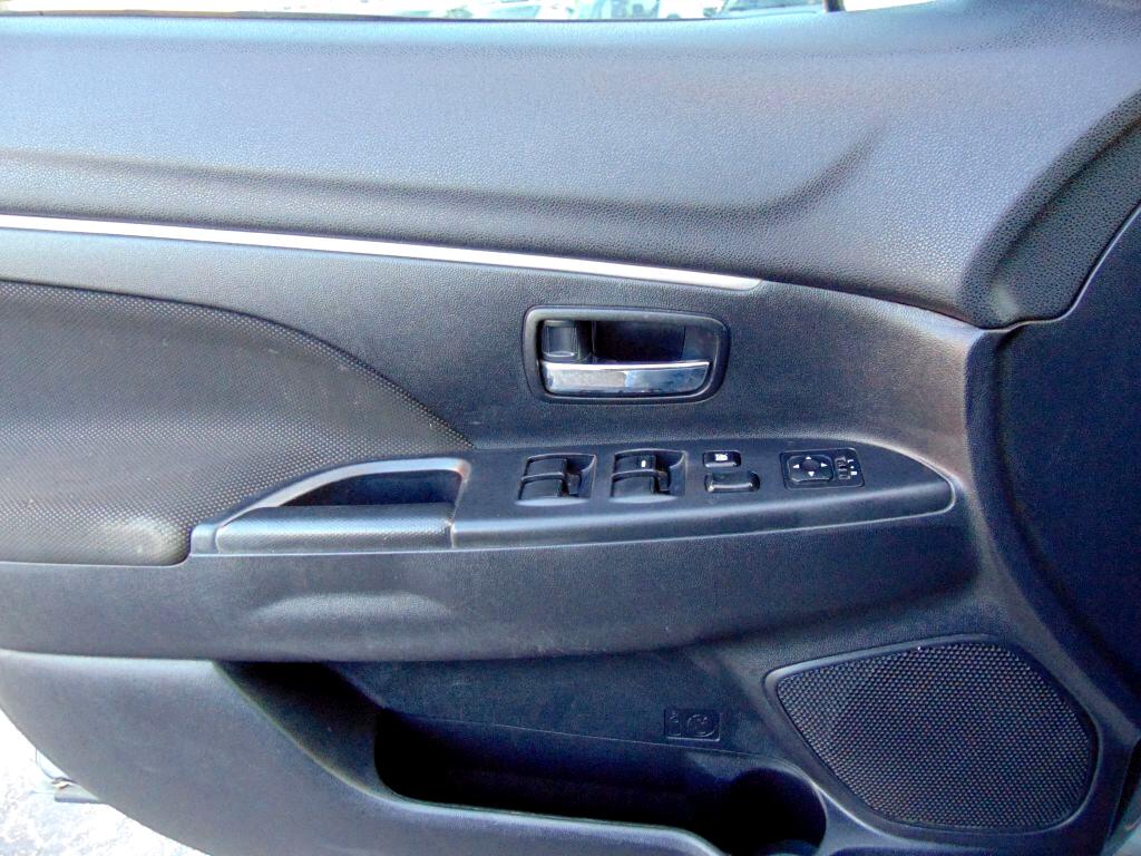 Mitsubishi Outlander Sport  2011