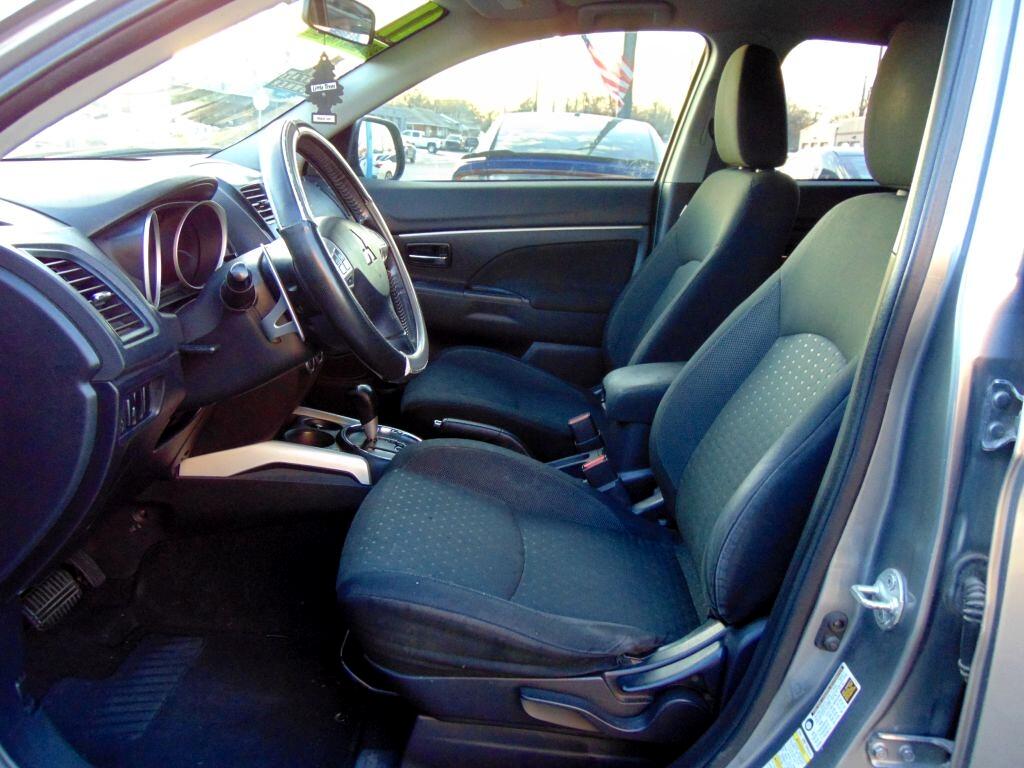 Mitsubishi Outlander Sport  2011