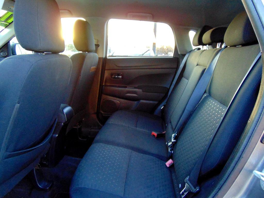 Mitsubishi Outlander Sport  2011