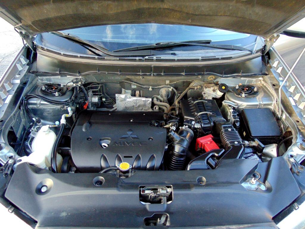 Mitsubishi Outlander Sport  2011