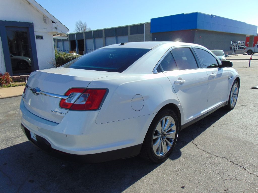 Ford Taurus  2010