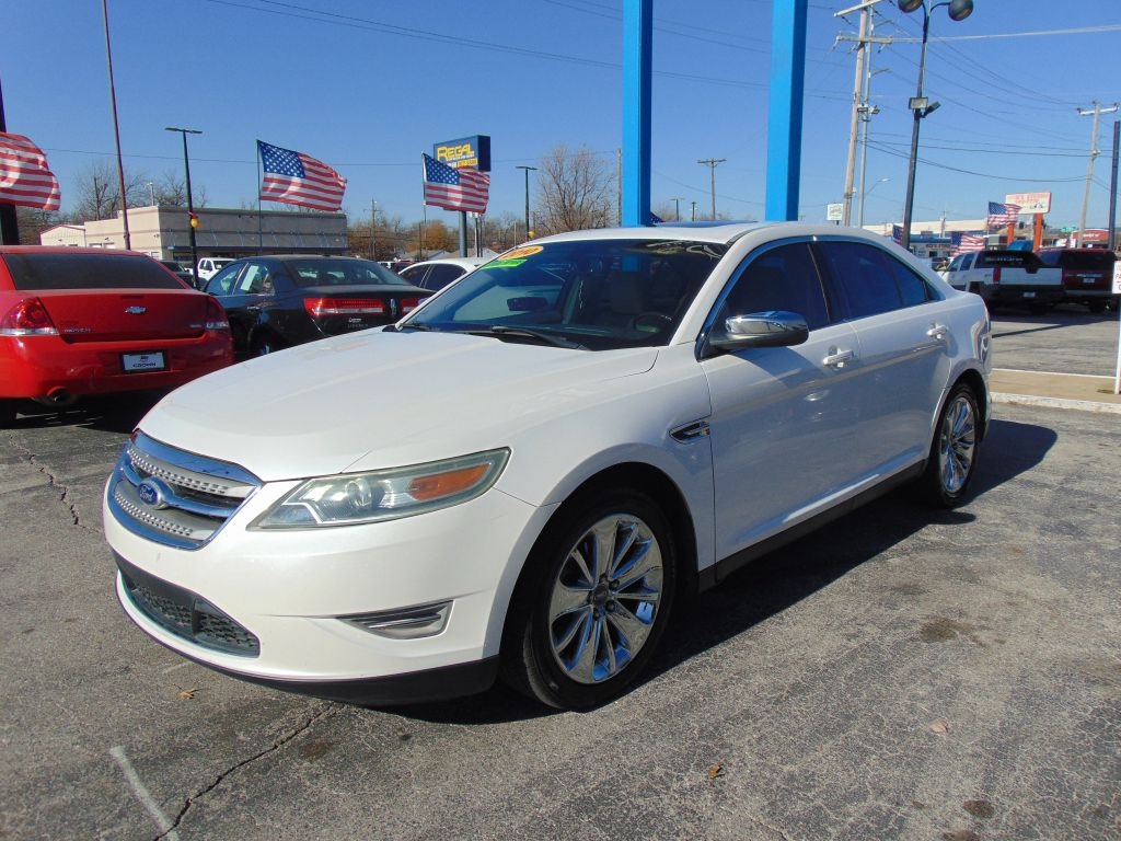 Ford Taurus  2010