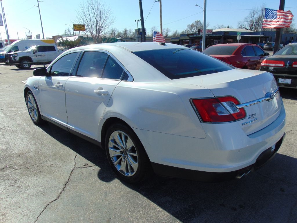 Ford Taurus  2010