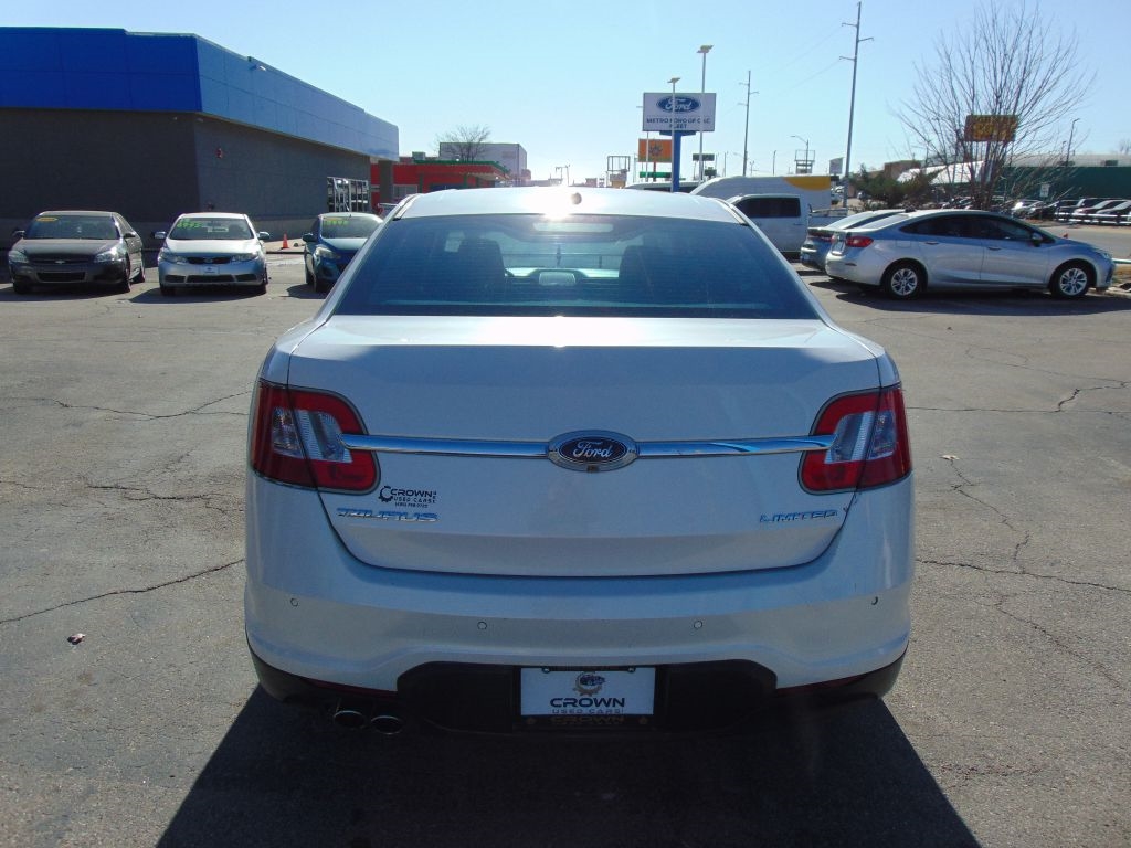 Ford Taurus  2010