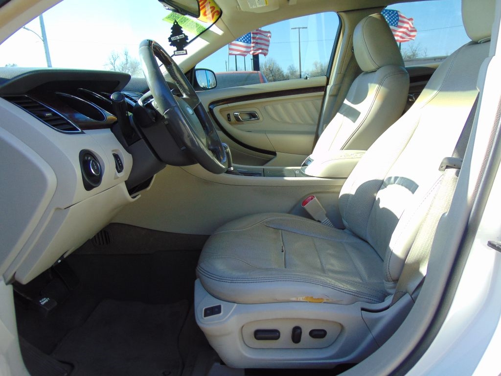 Ford Taurus  2010
