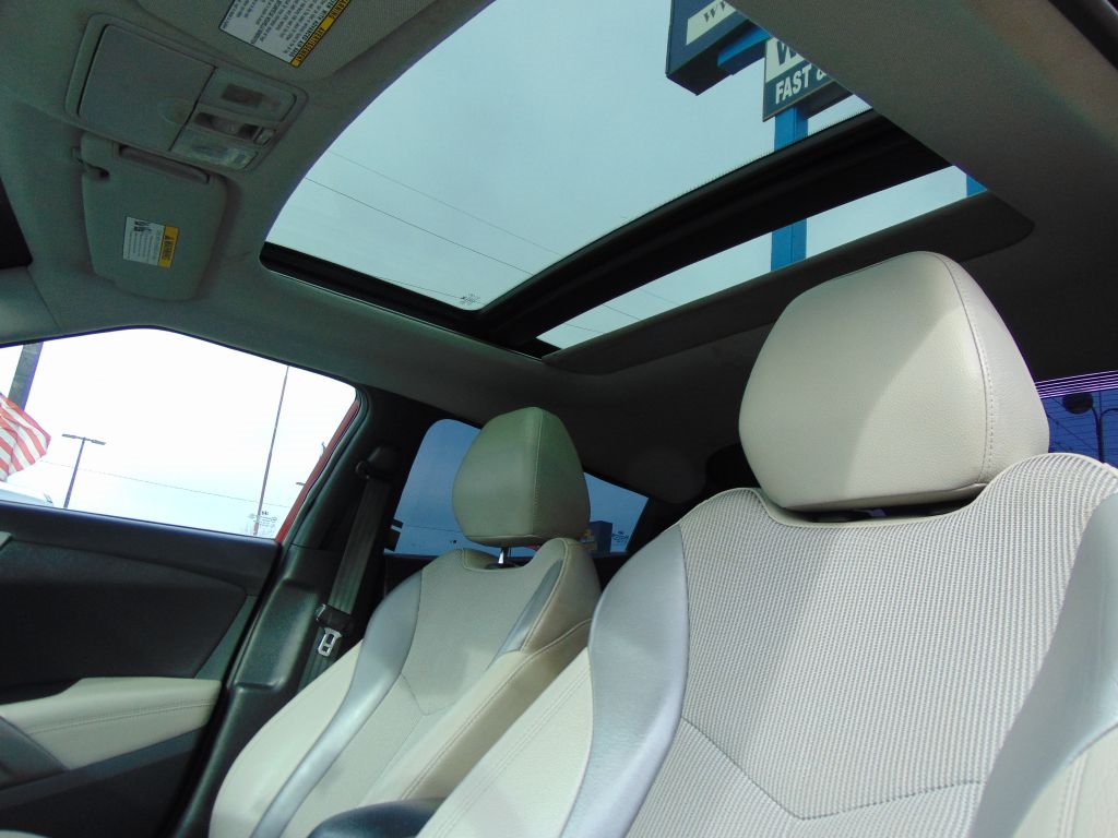 Hyundai Veloster  2012