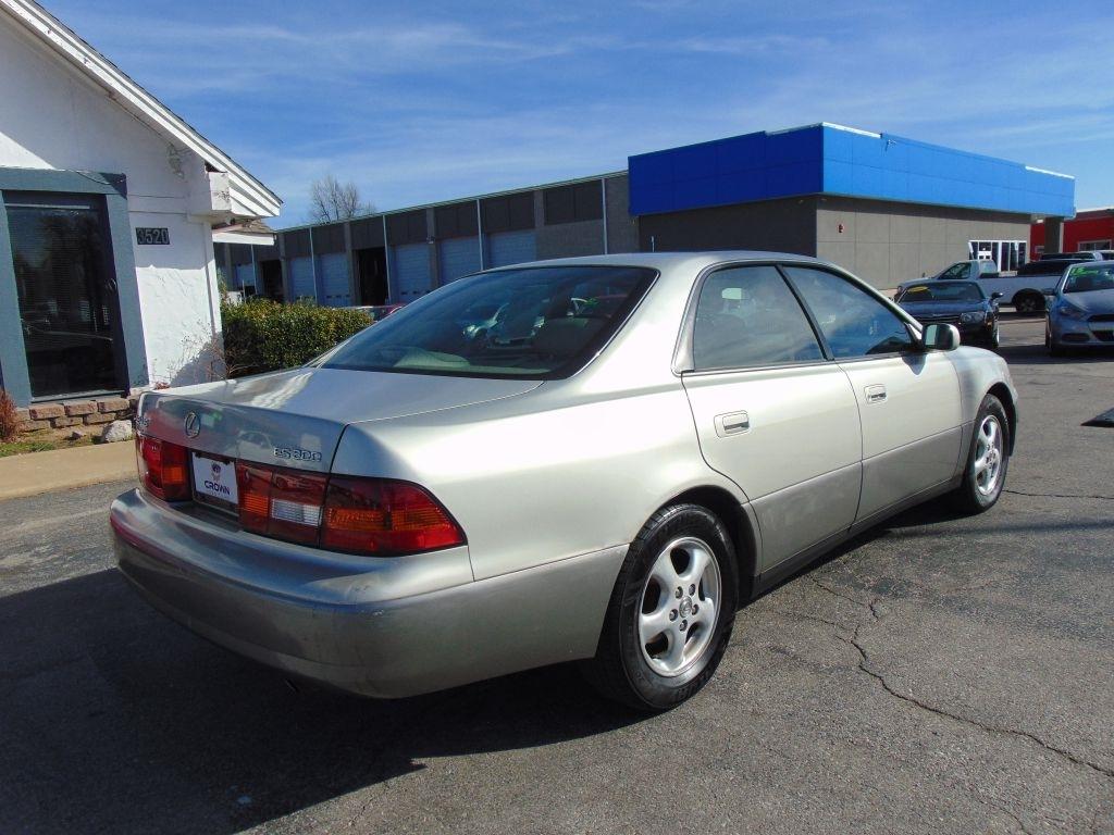 Lexus ES 300 Luxury Sport Sdn  1998