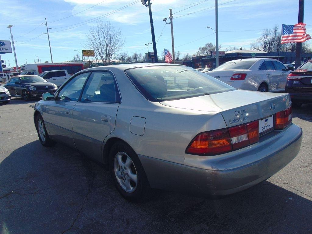 Lexus ES 300 Luxury Sport Sdn  1998