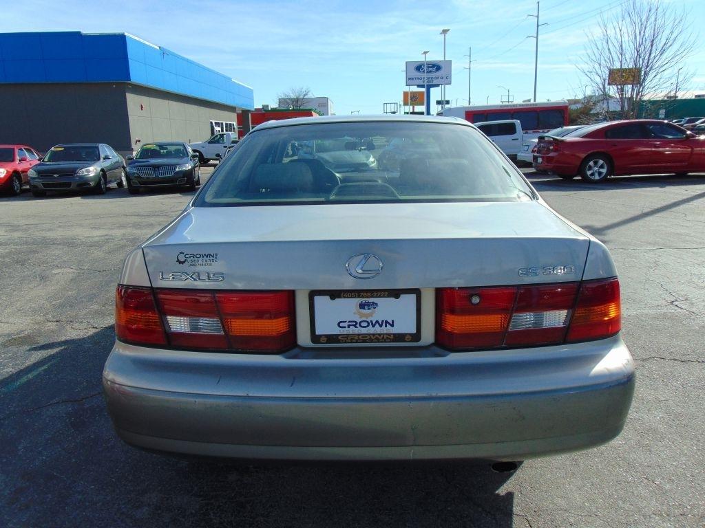 Lexus ES 300 Luxury Sport Sdn  1998