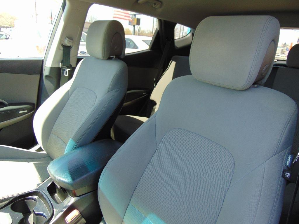 Hyundai Santa Fe Sport 4D SUV FWD 2.4L 2015