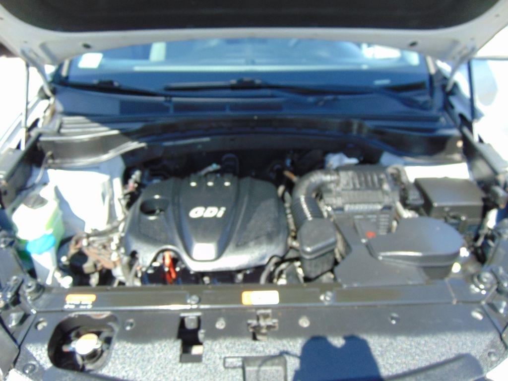 Hyundai Santa Fe Sport 4D SUV FWD 2.4L 2015