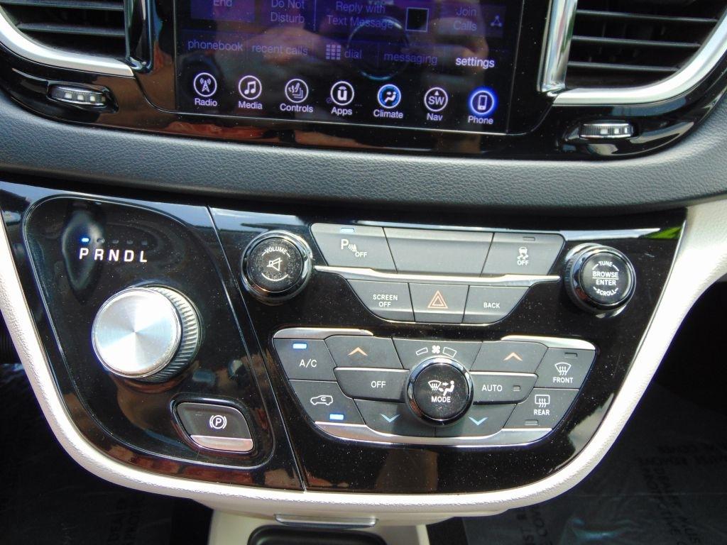 Chrysler Pacifica  2017