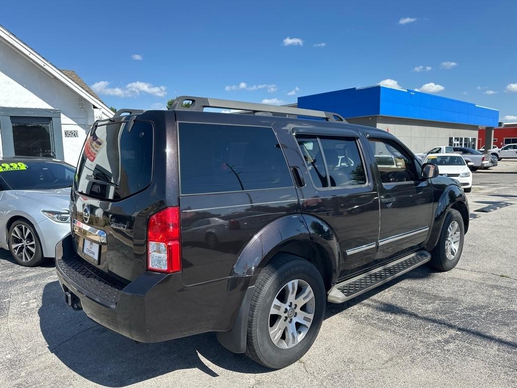 Nissan Pathfinder S 2012