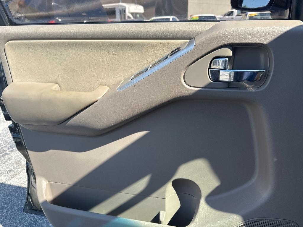 Nissan Pathfinder S 2012