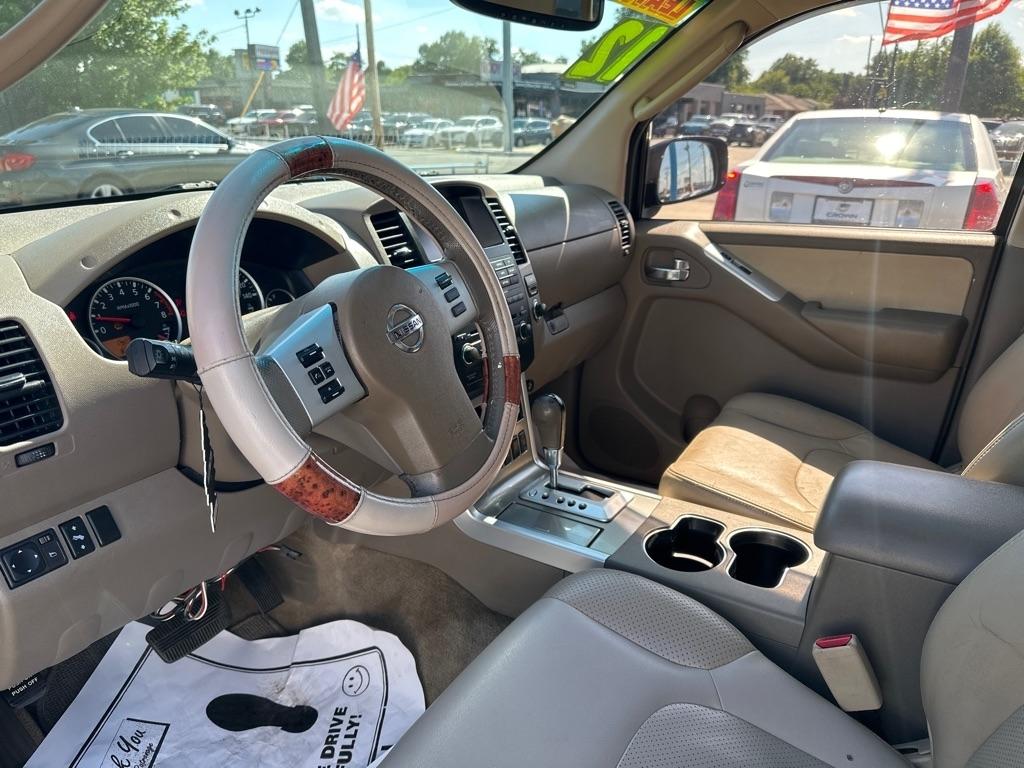 Nissan Pathfinder S 2012
