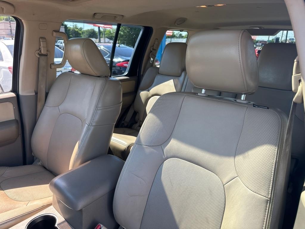 Nissan Pathfinder S 2012