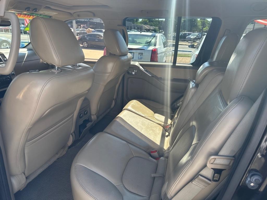 Nissan Pathfinder S 2012