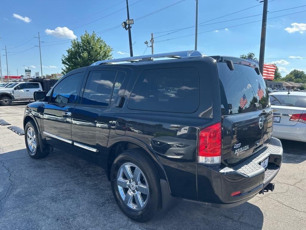 Nissan Armada Platinum 2011