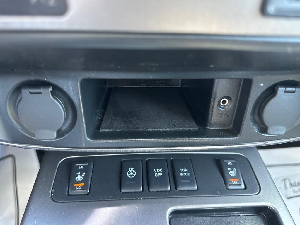 Nissan Armada Platinum 2011
