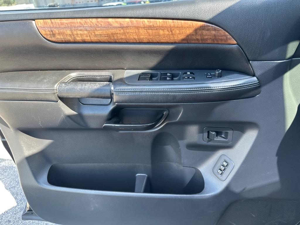 Nissan Armada Platinum 2011