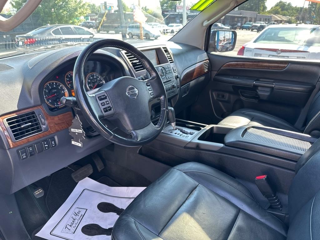 Nissan Armada Platinum 2011
