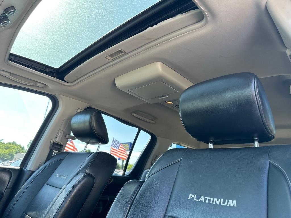 Nissan Armada Platinum 2011