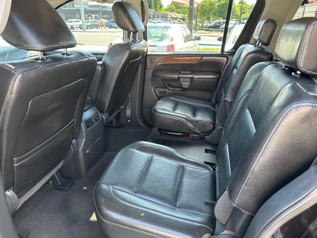 Nissan Armada Platinum 2011