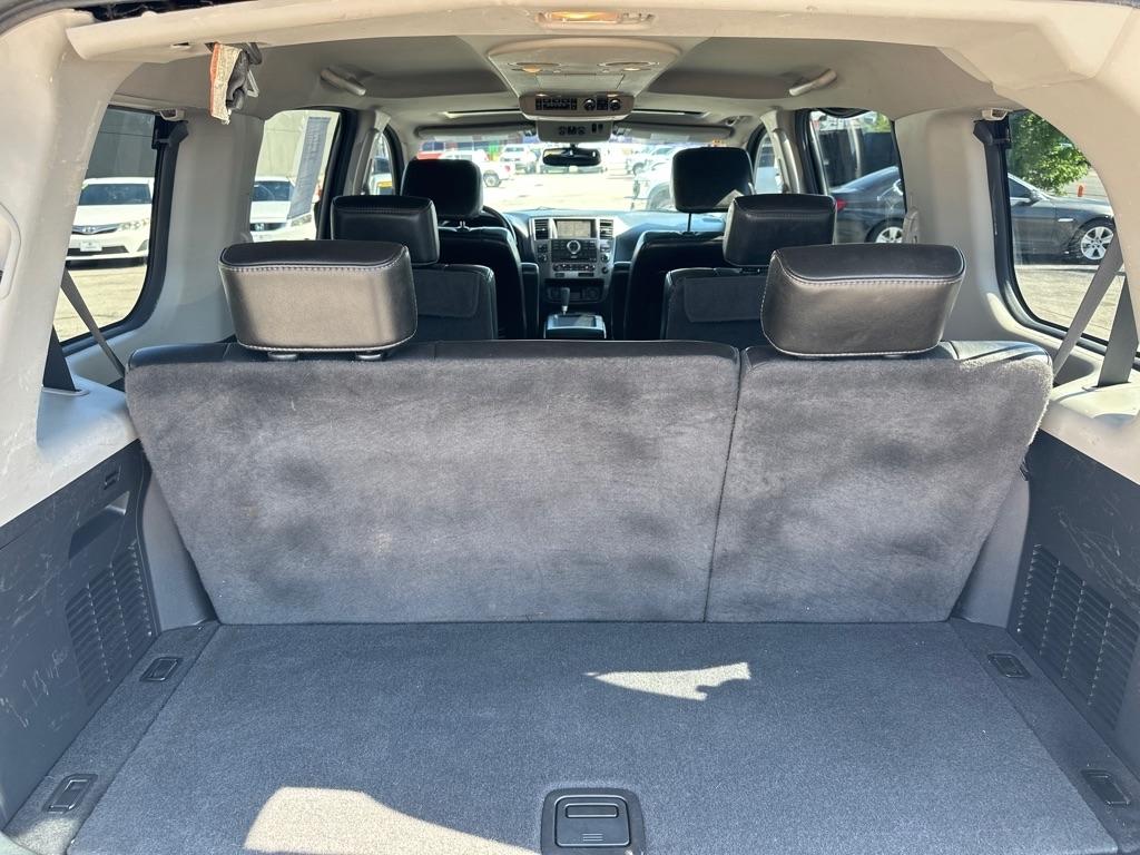 Nissan Armada Platinum 2011