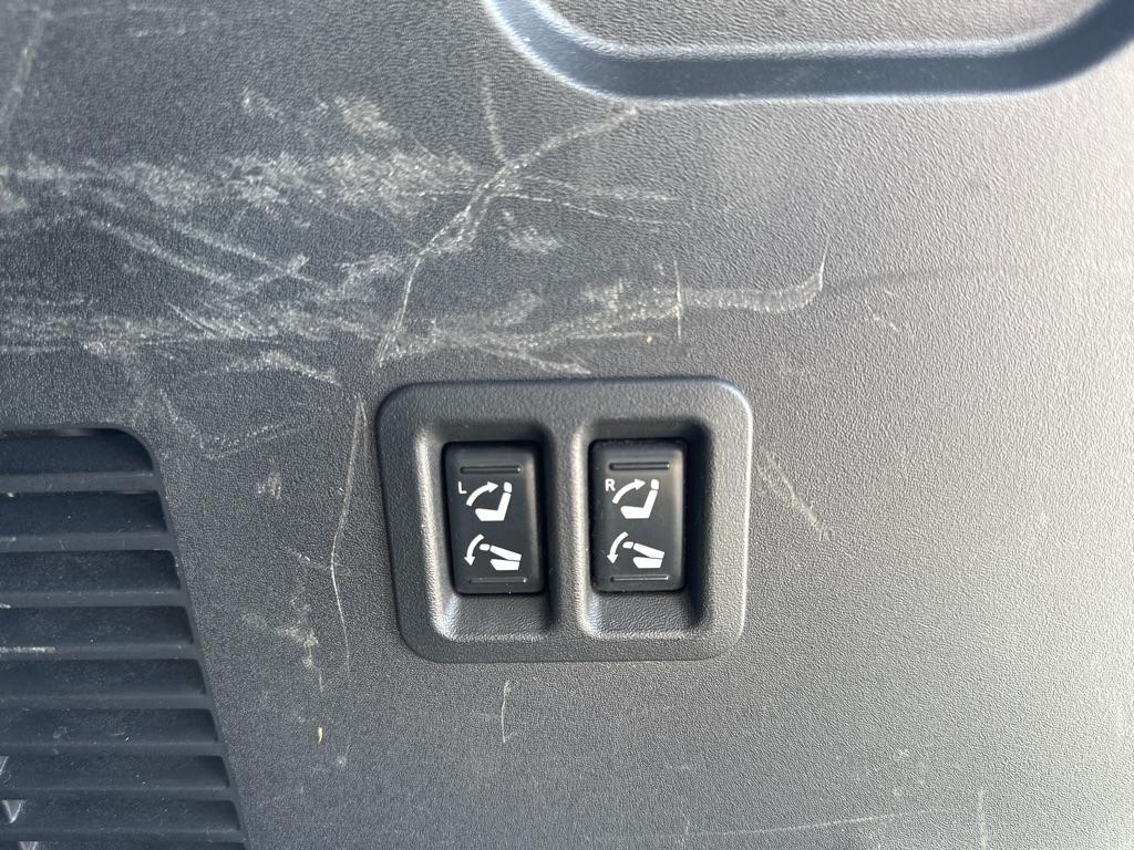 Nissan Armada Platinum 2011