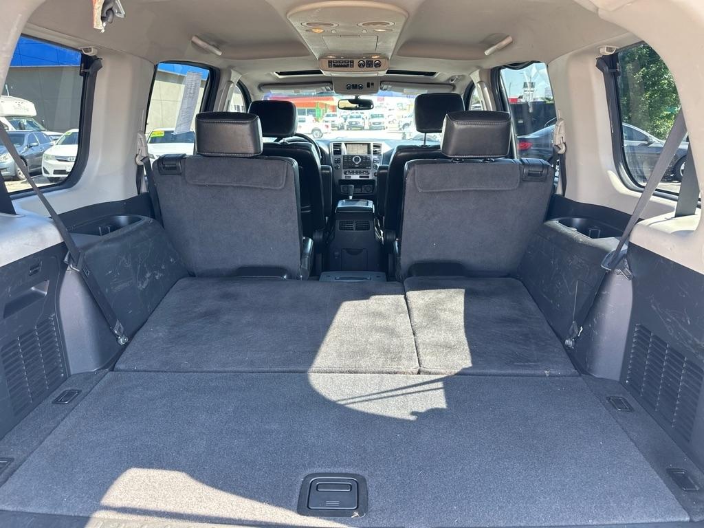 Nissan Armada Platinum 2011