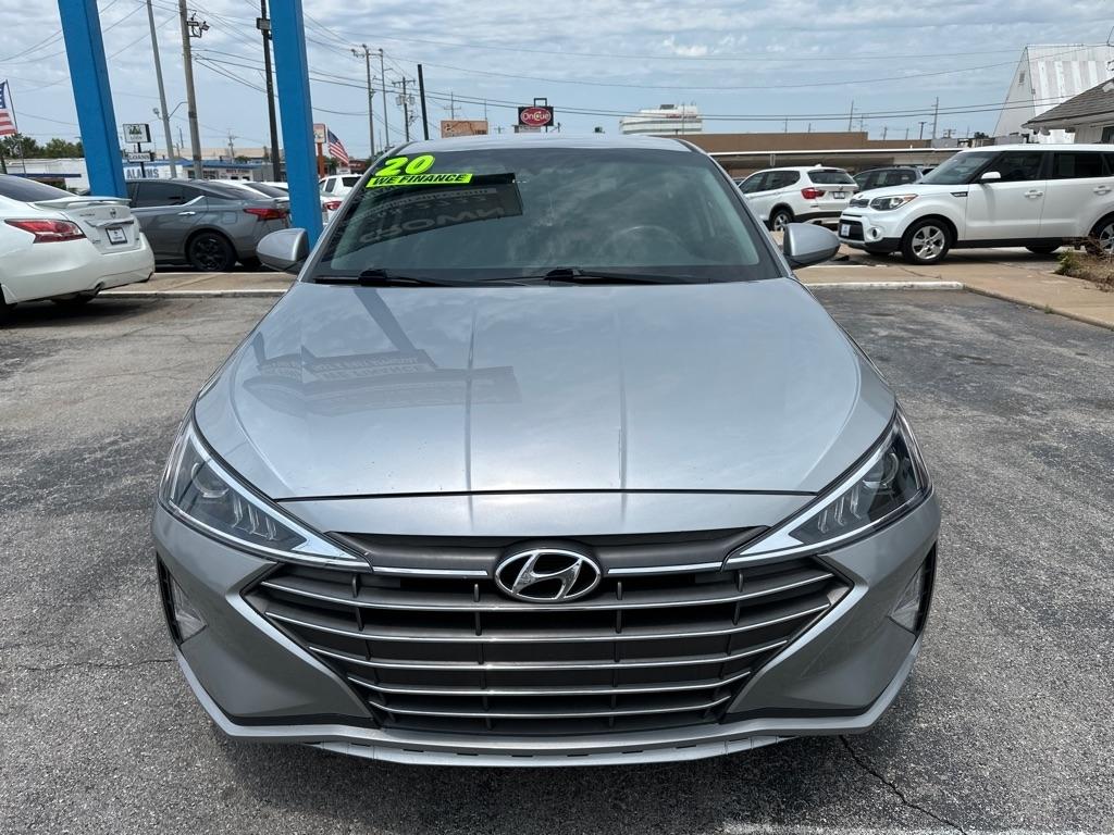 Hyundai Elantra  2020