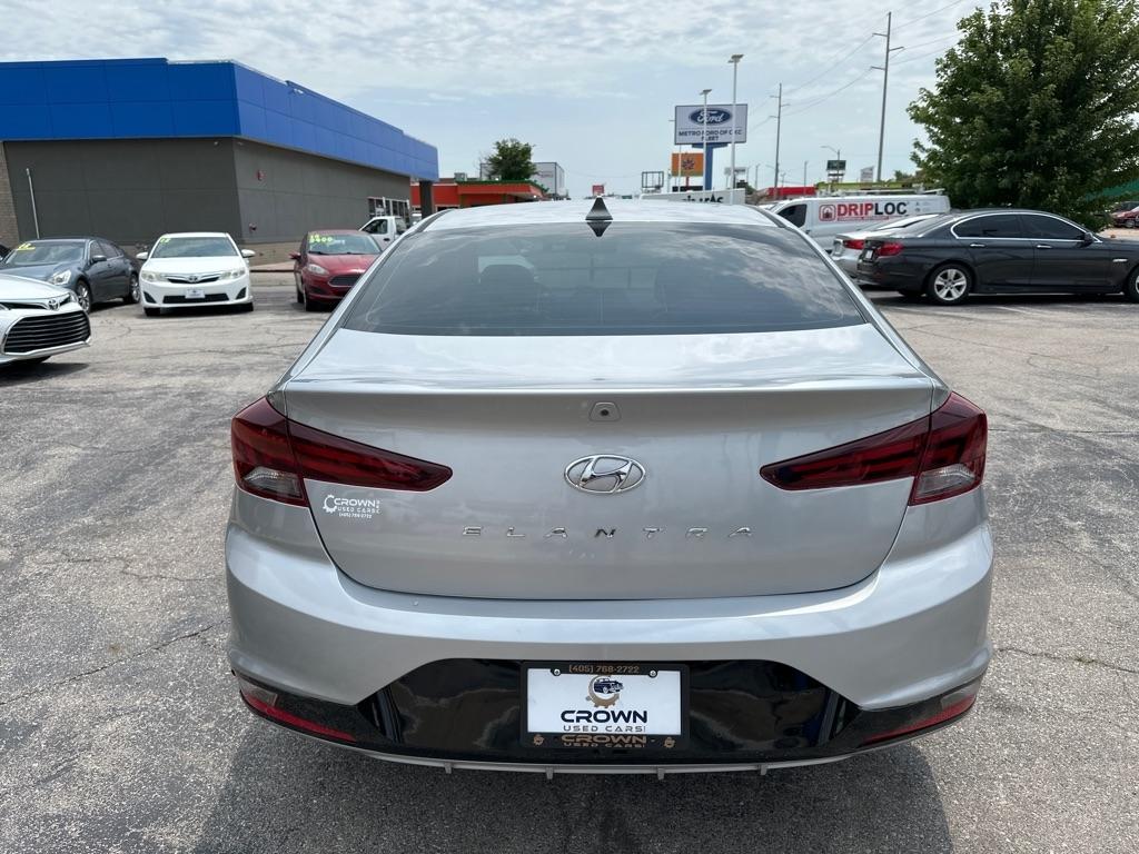 Hyundai Elantra  2020