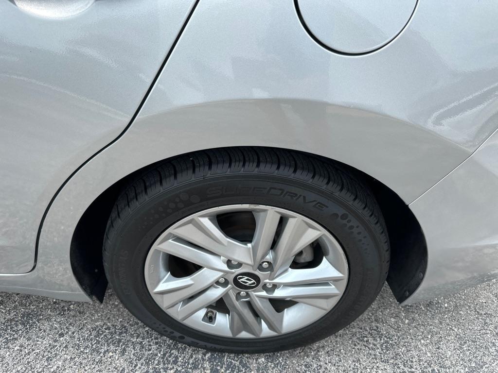 Hyundai Elantra  2020