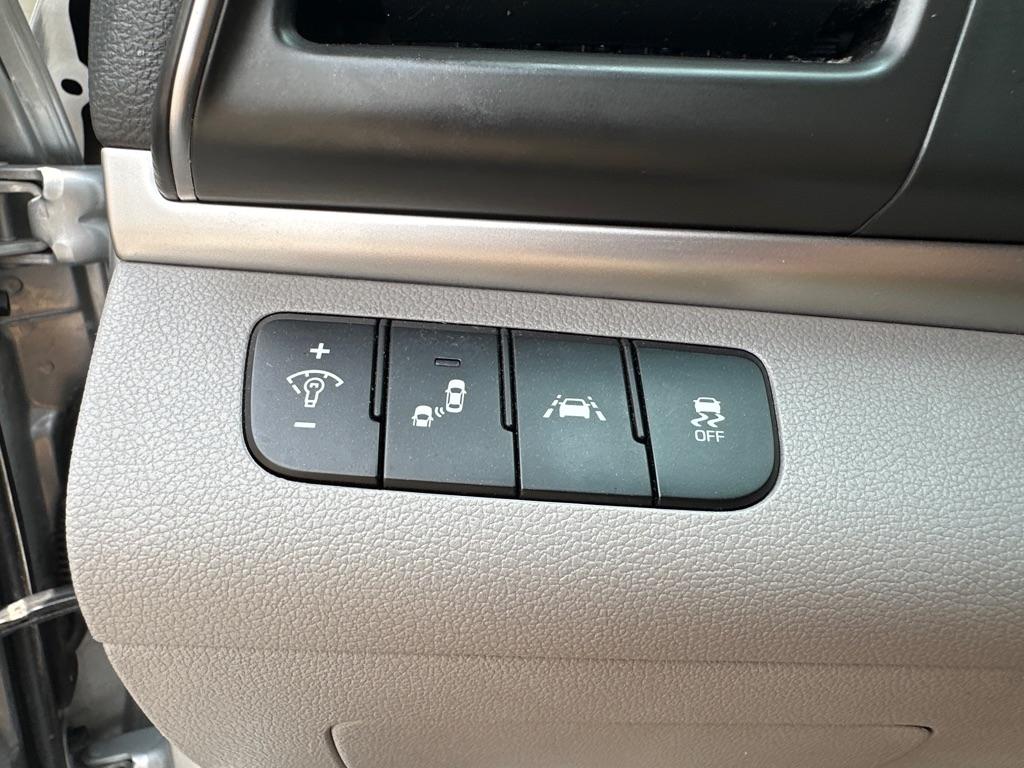 Hyundai Elantra  2020