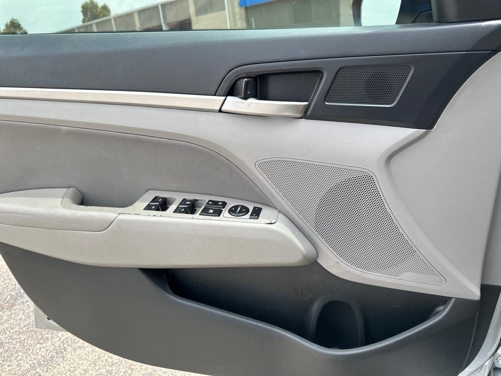 Hyundai Elantra  2020