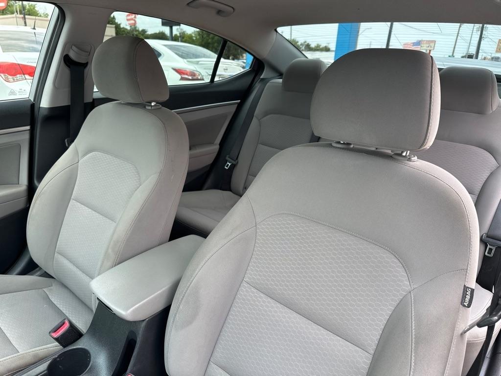 Hyundai Elantra  2020