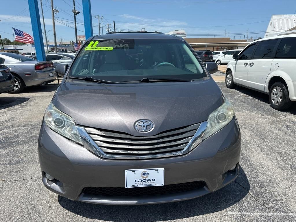 Toyota Sienna  2011