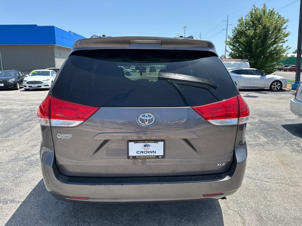 Toyota Sienna  2011