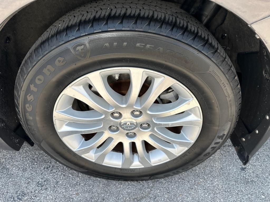 Toyota Sienna  2011