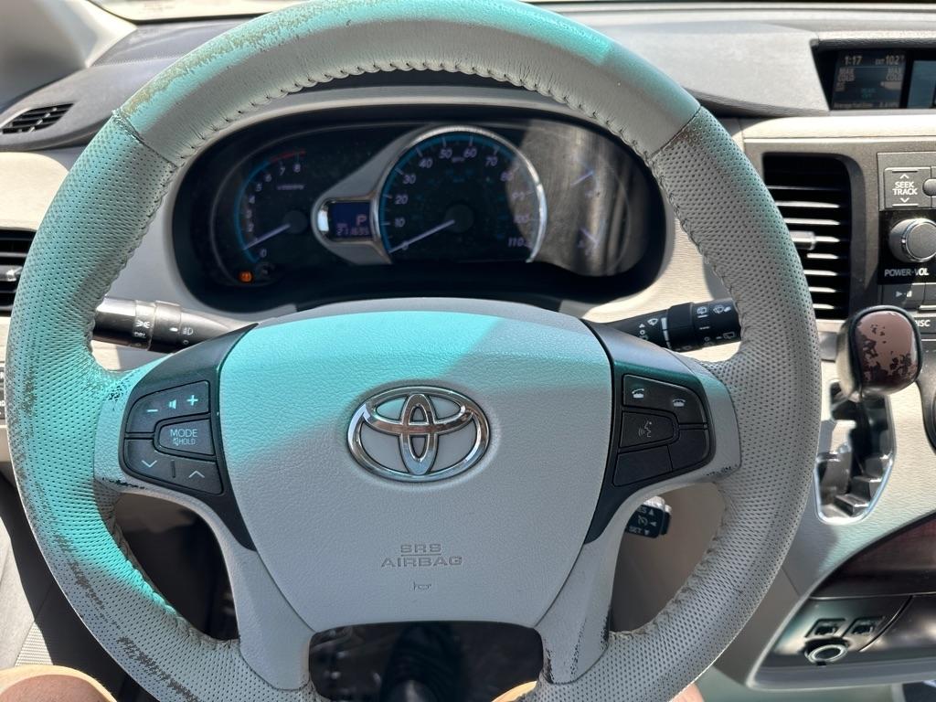 Toyota Sienna  2011
