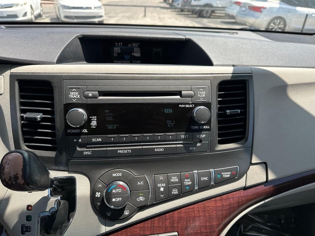 Toyota Sienna  2011